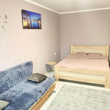 Апартаменты В Центре По Проспекту Победы Парковка Рядом Cernihiv Exterior foto