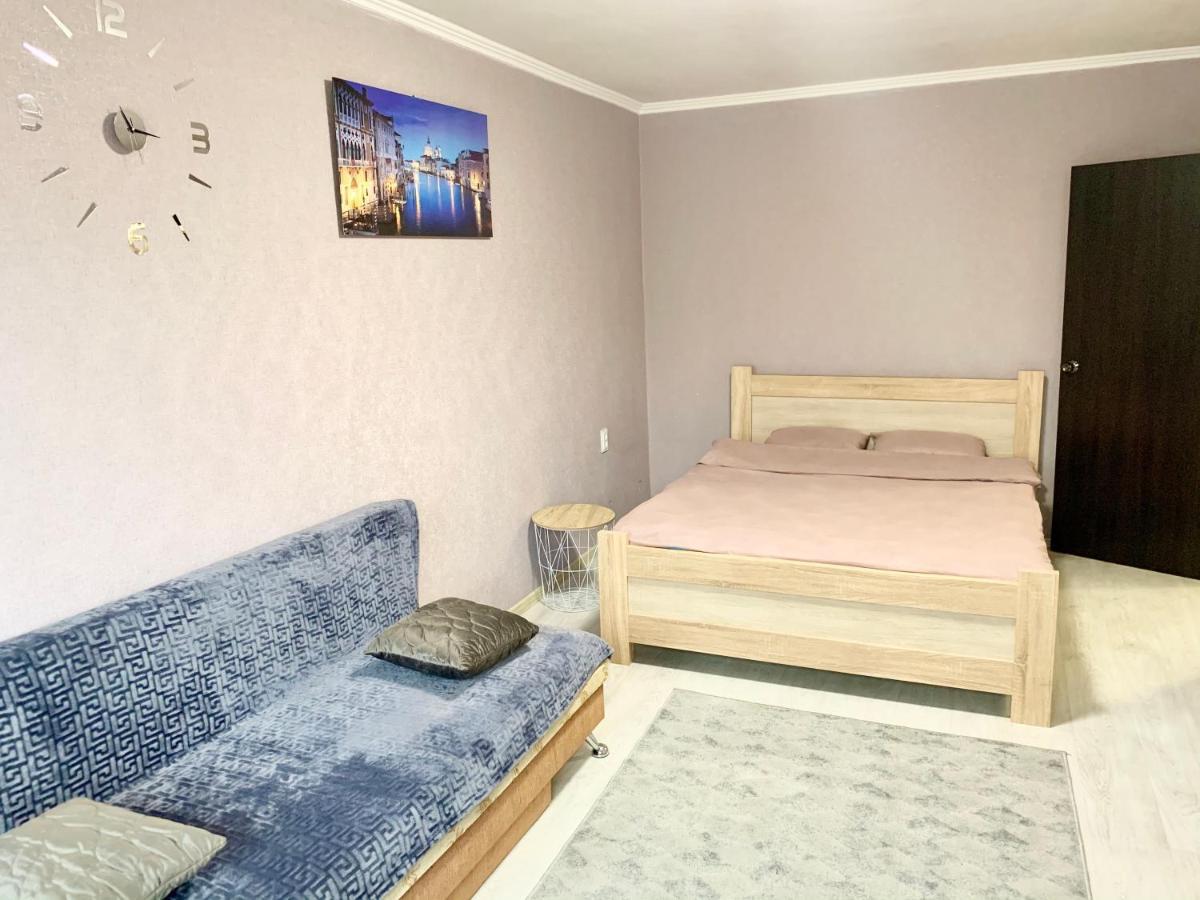 Апартаменты В Центре По Проспекту Победы Парковка Рядом Cernihiv Exterior foto
